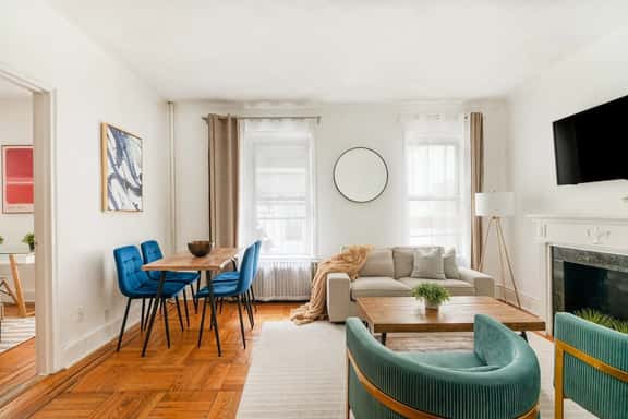 61-2C Prime UES 2BR Newly furnished best value - Image 1