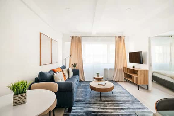 809-2A Gorgeous 1BR New W/D Modern Best Location - Image 1