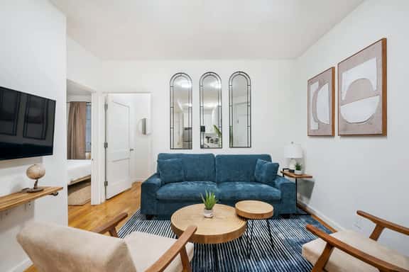 109-1 Huge 3BR W/D - Spacious - Best Value - - Image 1
