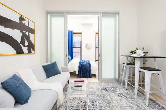 317-4A Modern 1BR W&D Walk to Central Park - Image 1