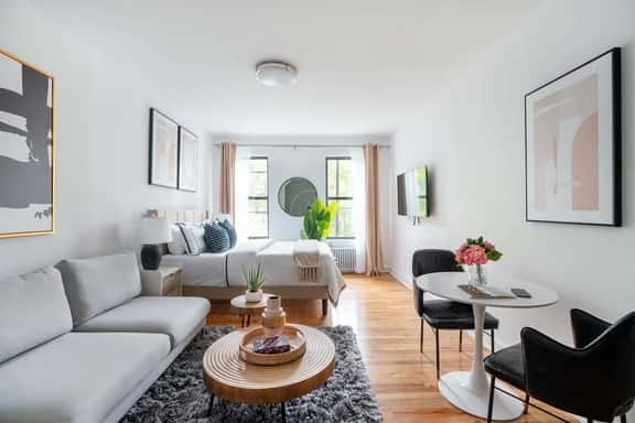 444-5D New Studio in Hell's Kitchen - Image 1