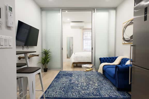 78-1B Furnished 1BR prime UES WD in unit - Image 1