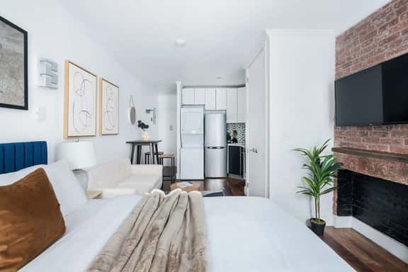 24-9New Prime Gramercy Subway W/D in unit - Image 1