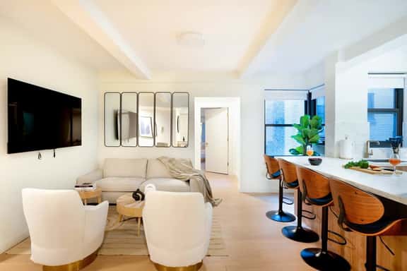 52-3D Massive New Reno 2BR/2BTH Doorman Mid. East - Image 1