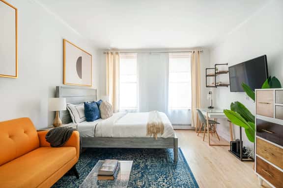 1597-7 Luxury Upper East Studio W&D in unit - Image 1