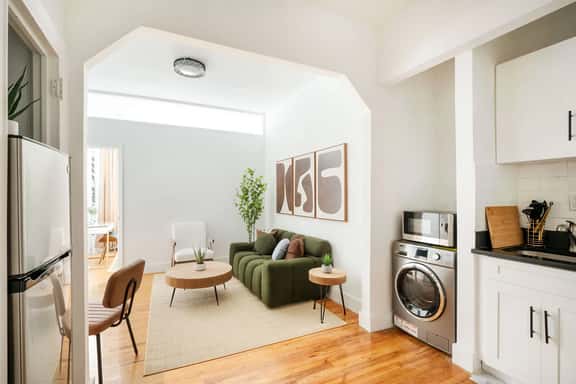 444-1A Beautiful 1BR Midtown West W/D in unit - Image 1