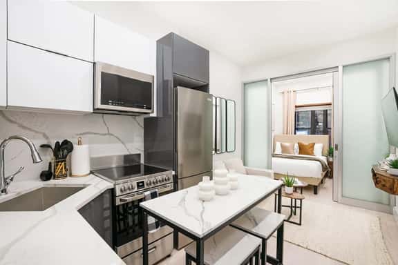 317-1B Modern 1BR UES W/D - Image 1