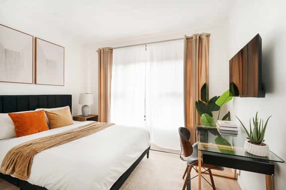 345-2A 2BR Newly Reno Prime UES WD in unit - Image 1
