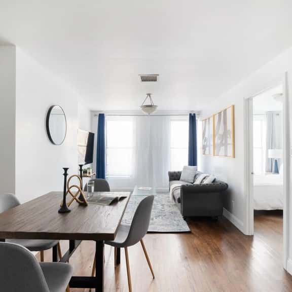 1435-3 3 Bedrooms 2Bath W/D Prime Upper East - Image 1