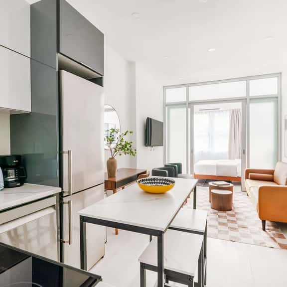 14-2B Brand New Modern 1BR Union Square WD in Unit - Image 1