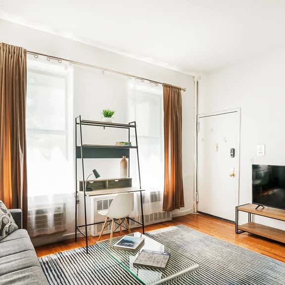 26-2B  Gramercy Large 1BR WD in unit courtyard - Image 1