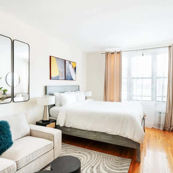338-3B union square Newly Reno Sleeps 3 - Image 1
