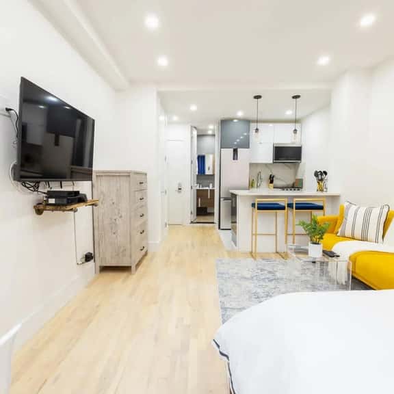 1597-1  Large studio W/D in the unit prime UES - Image 1