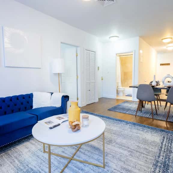 1435-2 3 Bedrooms 2 Bath W/D UES - Image 1