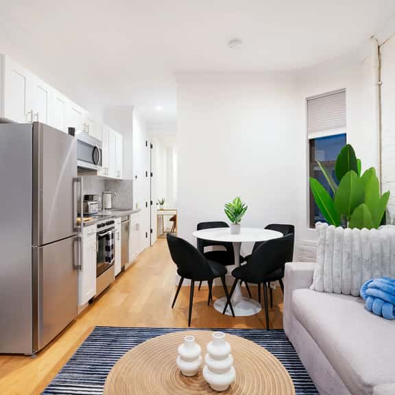 1290-7 New Renovated 2 Bedrooms in UES - Image 1