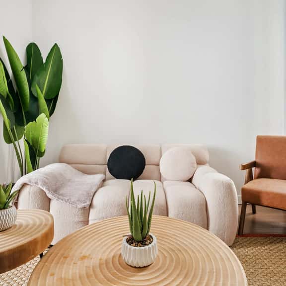 1290-10 New Renovated 2 Bedrooms in UES WD in unit - Image 1