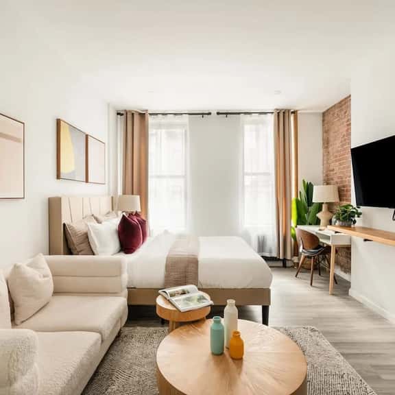 240-10 New Modern Studio UES W/D - Image 1