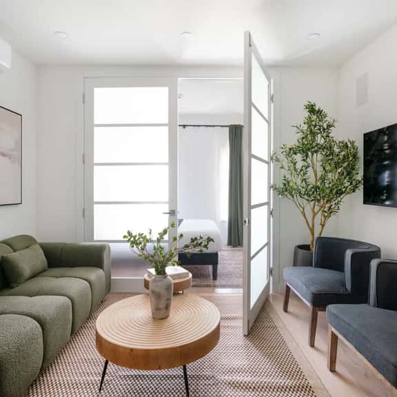 22-5C New Prime Gramercy 1BR - Image 1