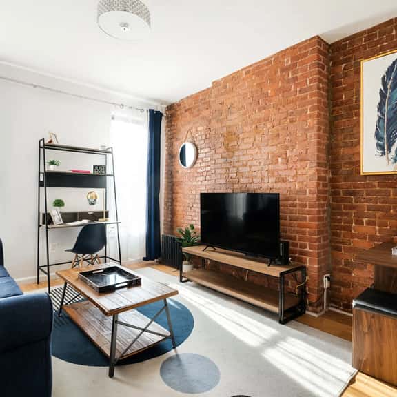 454-4R New 2BR prime midtown Best value Sleeps 5 - Image 1