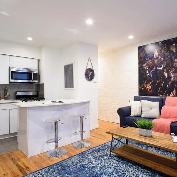 26-4B Reno Newly Furnished 1BR W/D Courtyard - Image 1