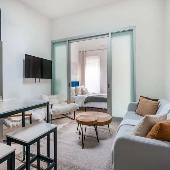 317-4B 1 BR prime UES - W/D walk 2 C park - Image 1