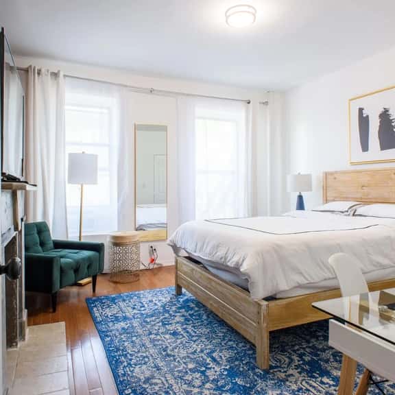 454-3W PRIME location 2BR Newly Furnished sleeps 5 - Image 1