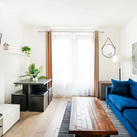 428-2W Newly Furnished 2BR Sleeps 5 Prime Location - Image 1