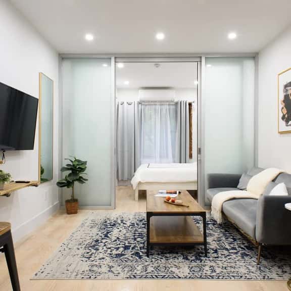 78-2D Furnished 1BR WD walk to Central Park - Image 1