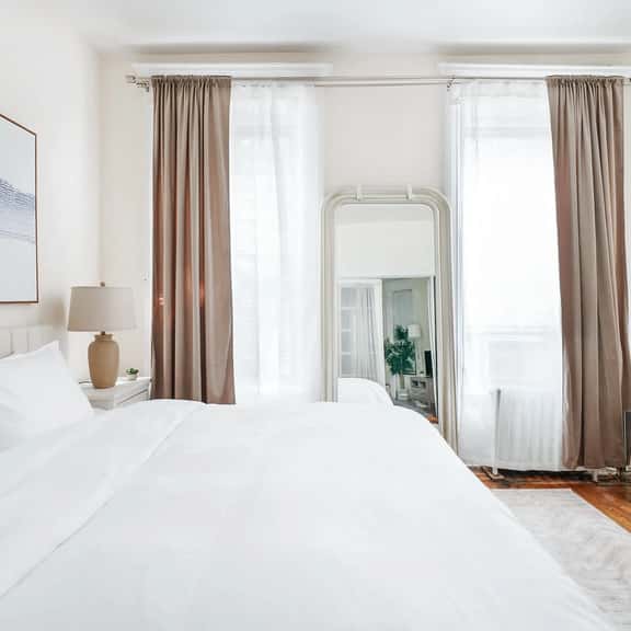 211-3 Prime Union Square Large 1BR Great value - Image 1