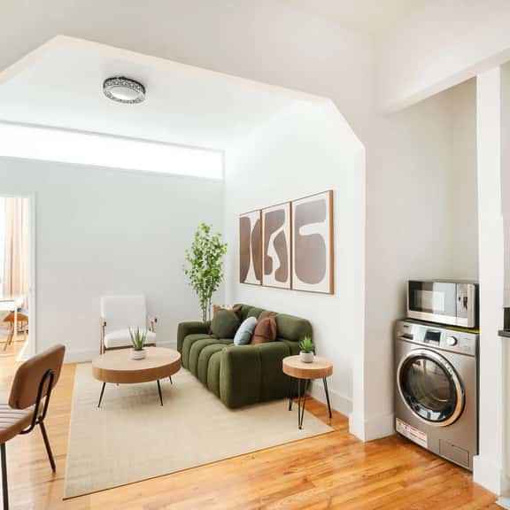 444-1A Beautiful 1BR Midtown West W/D in unit - Image 1