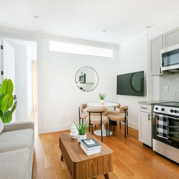 1290-6 Newly Renovated 2 Bedrooms in UES - Image 1