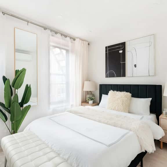 48-4FE 2BR Prime Midtown West - Image 1