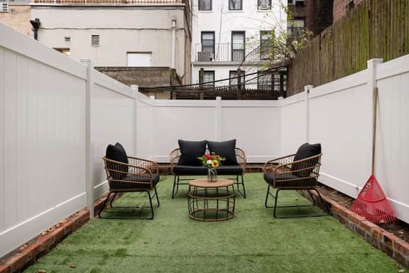 317-1D 2BR Duplex W/D Private Backyard - Image 2