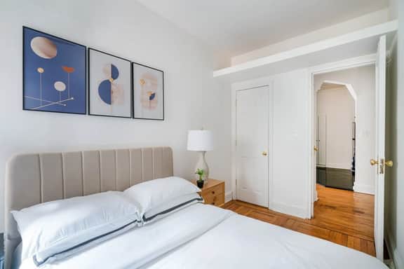 61-3C Renovated 2BR Sleeps 5 Prime Upper east - Image 5