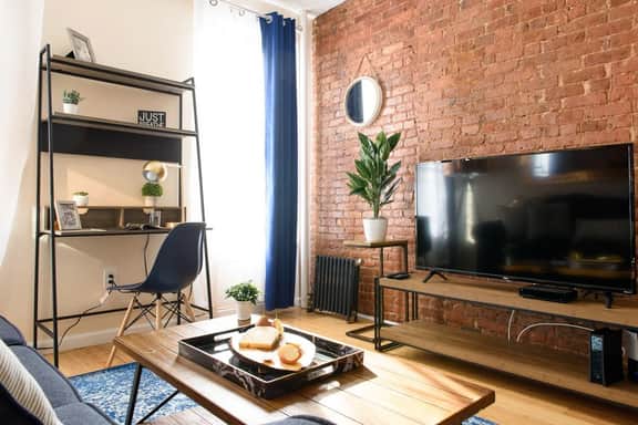 428-4R prime midtown large 2 BR Newly Furnished - Image 2