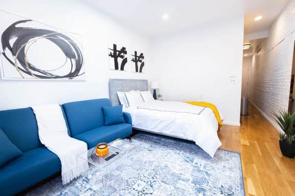 26-4A New Studio prime 20's W/D Shared Courtyard - Image 3