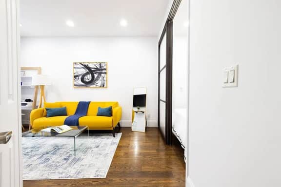 69-2D  Stylish Lower East Side 1BR Apt - Image 4