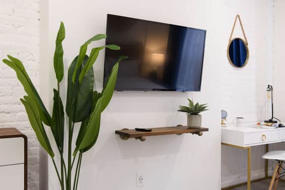 240-12 Brand New Studio Prime location W&D - Image 5