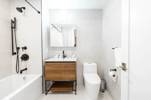 149BK-202 New Condo 1BR in Prime Greenpoint - Image 5