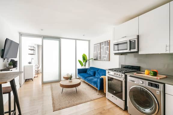 75-2D 1BR Prime UES W&D Balcony Elevator - Image 2