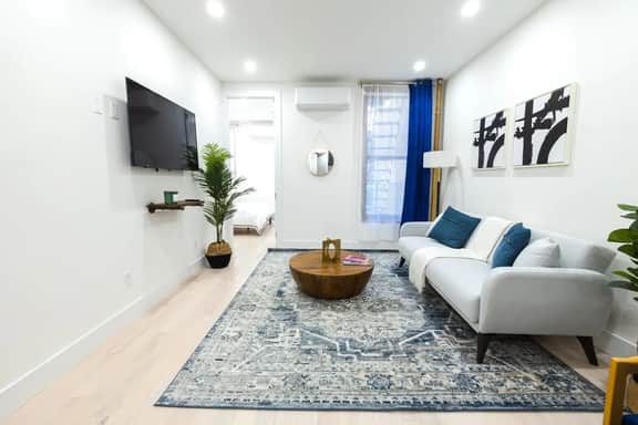 317-3D I Modern 1BR W&D Walk to Central Park - Image 2