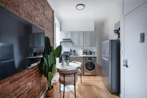 153-1G Newly Renovated 2BR Lower East Side - Image 4