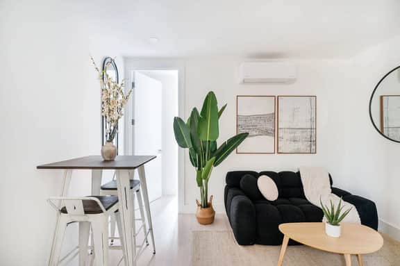 48-3FE 2BR Prime Midtown West - Image 4