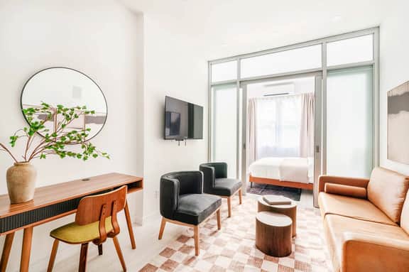 14-2B Brand New Modern 1BR Union Square WD in Unit - Image 3