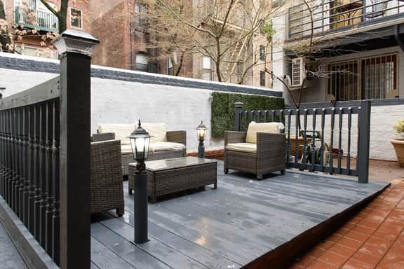 26-3A  Oversize studio Gramercy W/D in Unit Outdoor Courtyard - Image 3