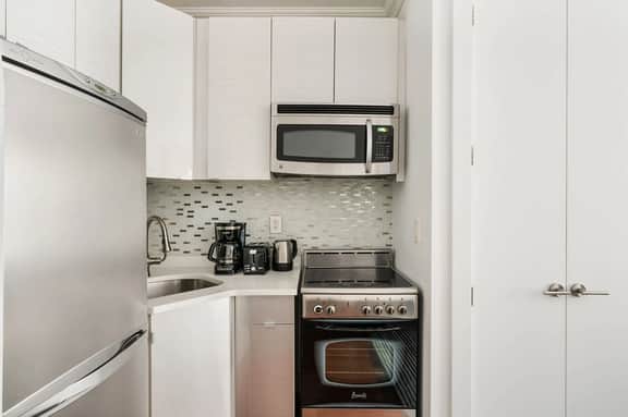 24-5 Furnished Studio W/D Prime Gramercy - Image 5