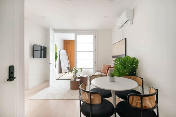 347-4A New 2BR Upper East Side W&D - Image 2
