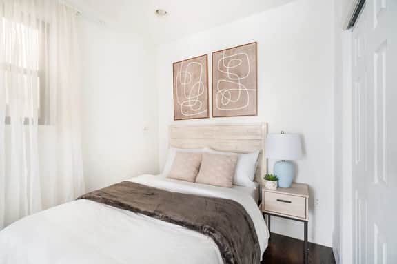 69-5B I Stylish Lower East Side 1BR Apt - Image 2