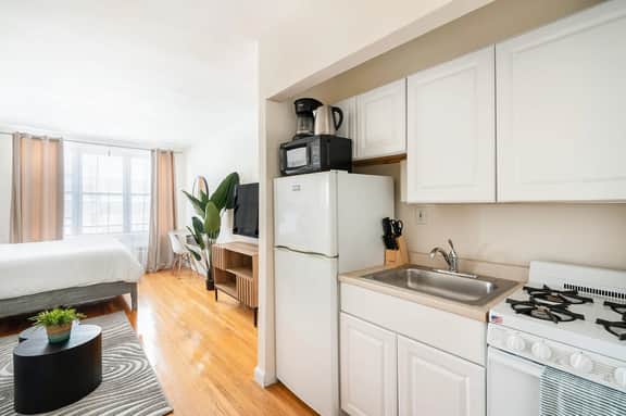 338-3B union square Newly Reno Sleeps 3 - Image 2