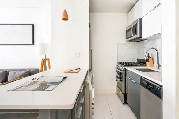 1597-2  Luxury Upper East Side Studio W&D - Image 5
